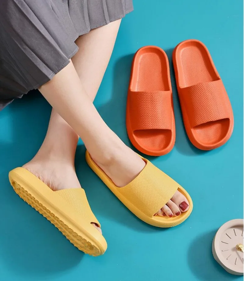 2023 Nové Pantofle Ženy Tlusté Sole Pantofle Mužů Letní Pláž Snímky Koupelna Anti-Slip Měkké Papuče SandalsFashion Žabky
